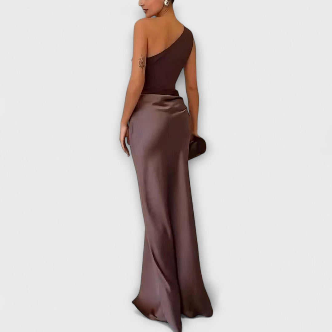 Elegantne maxi obleke z enim naramnicom in naborki