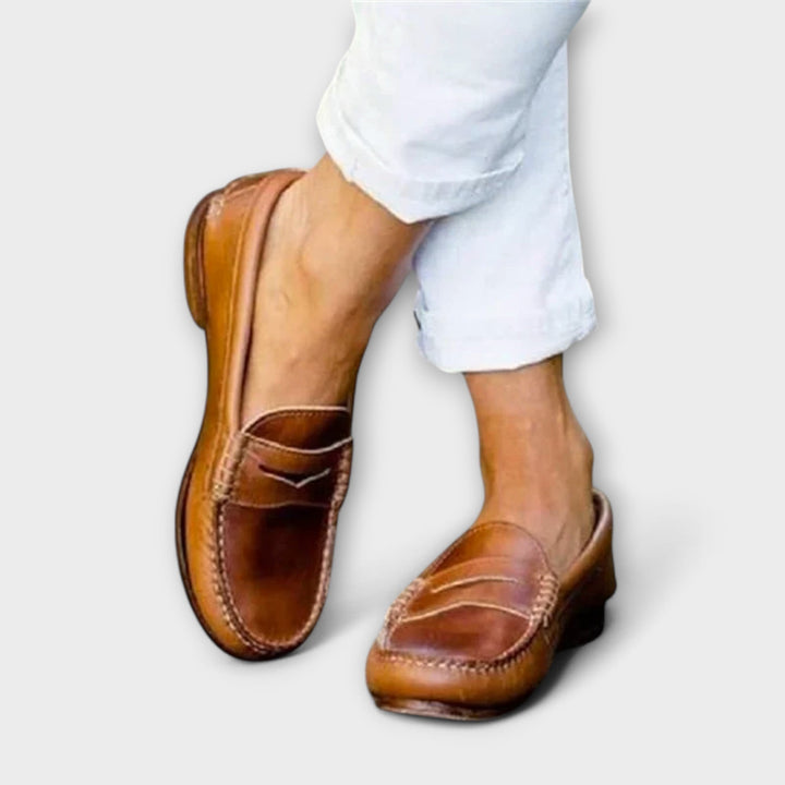 Klasični ženski loaferji
